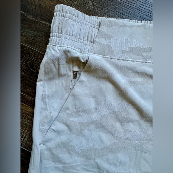 NWT Athleta Brooklyn Jogger Pants 26 Tan Camo New with Tags $98 - Picture 6 of 11